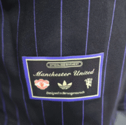 2526 Manchester United Clover player shirt - Image 8