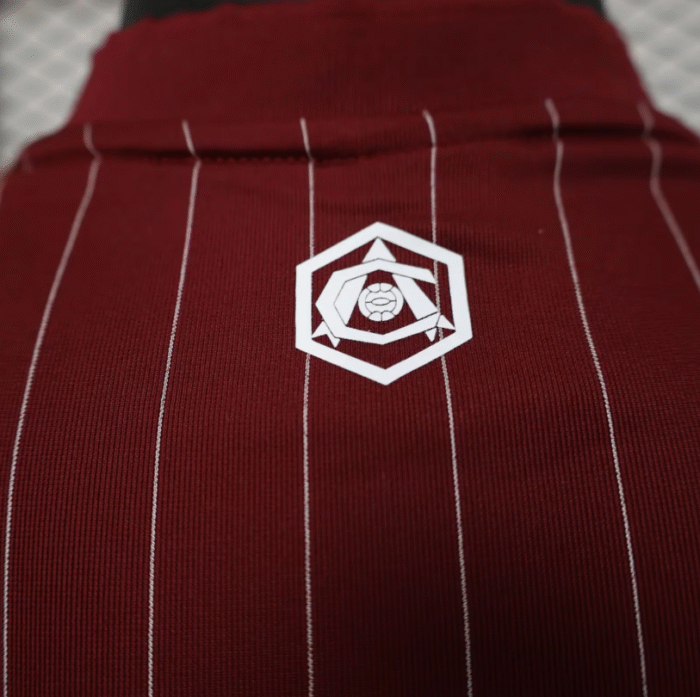 2526 Arsenal casual wear player top - Image 2