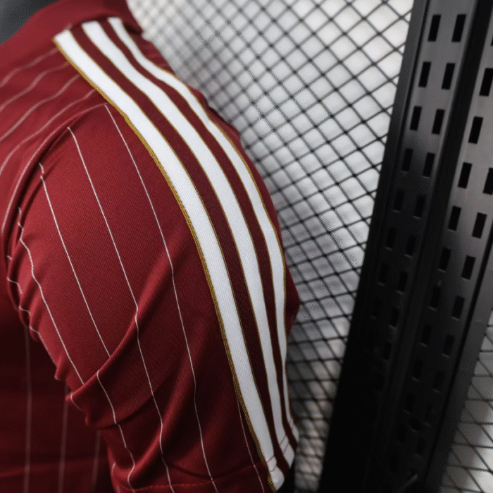 2526 Arsenal casual wear player top - Image 6
